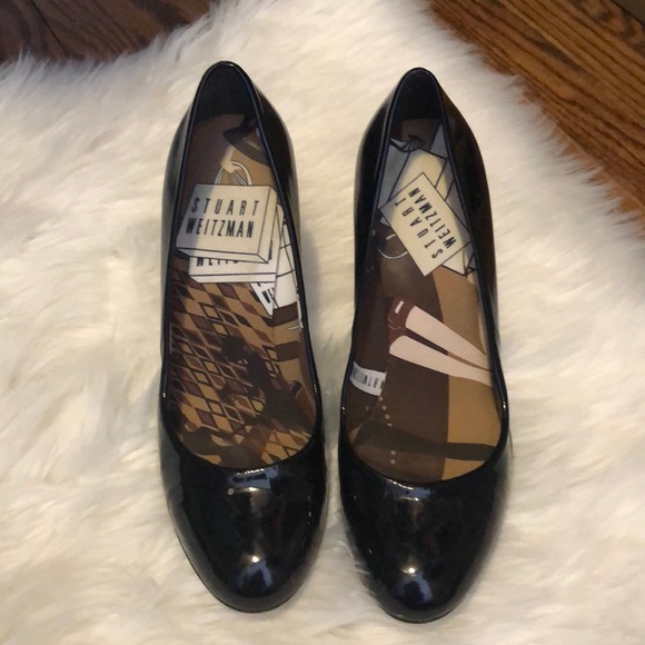 Stuart Weitzman patent round toe pumps - Picture 1 of 5